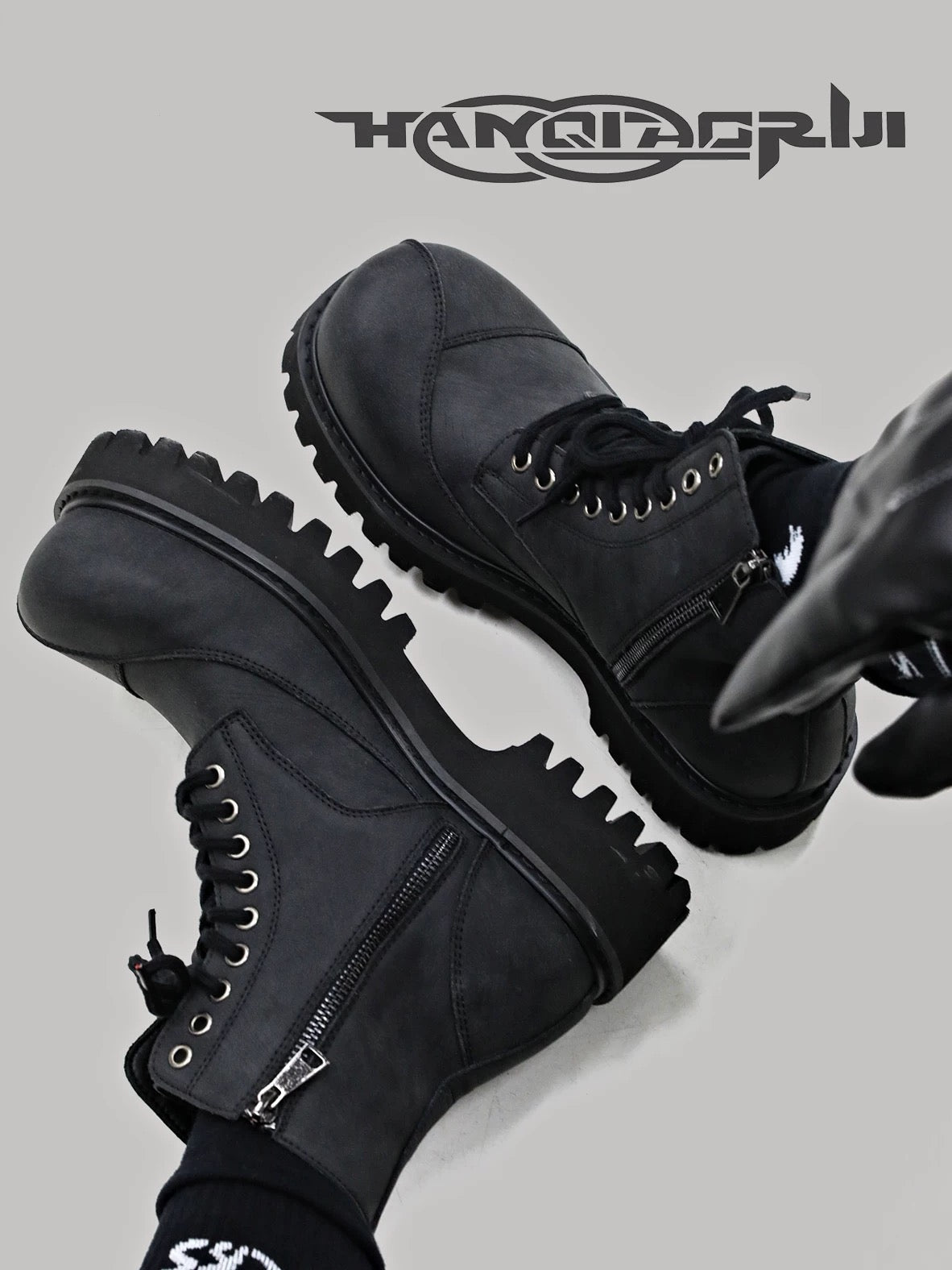 [HANQIAORIJI] Retro Hole-Worn Soled Boots