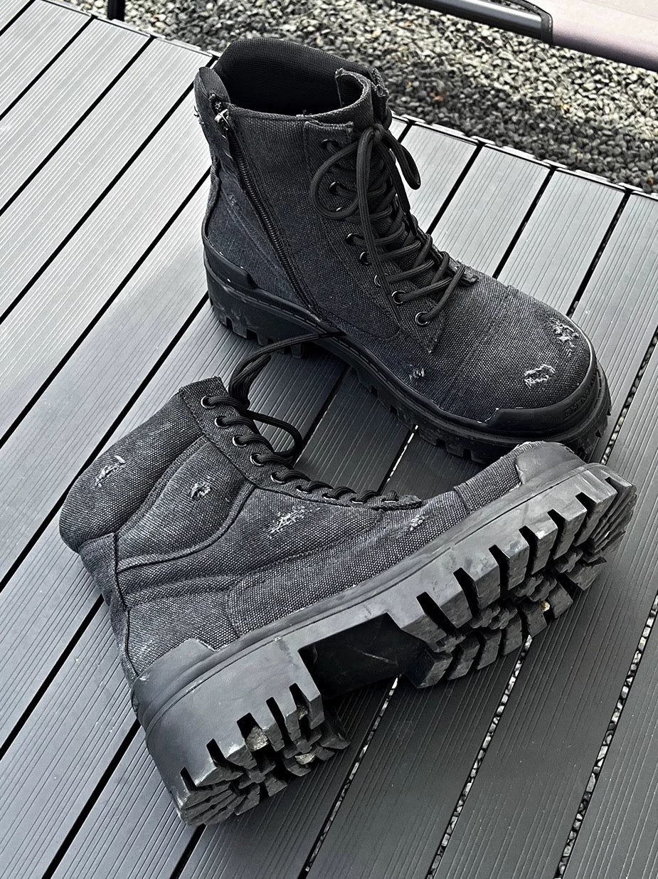 [HANQIAORIJI] Retro Hole-Worn Soled Boots