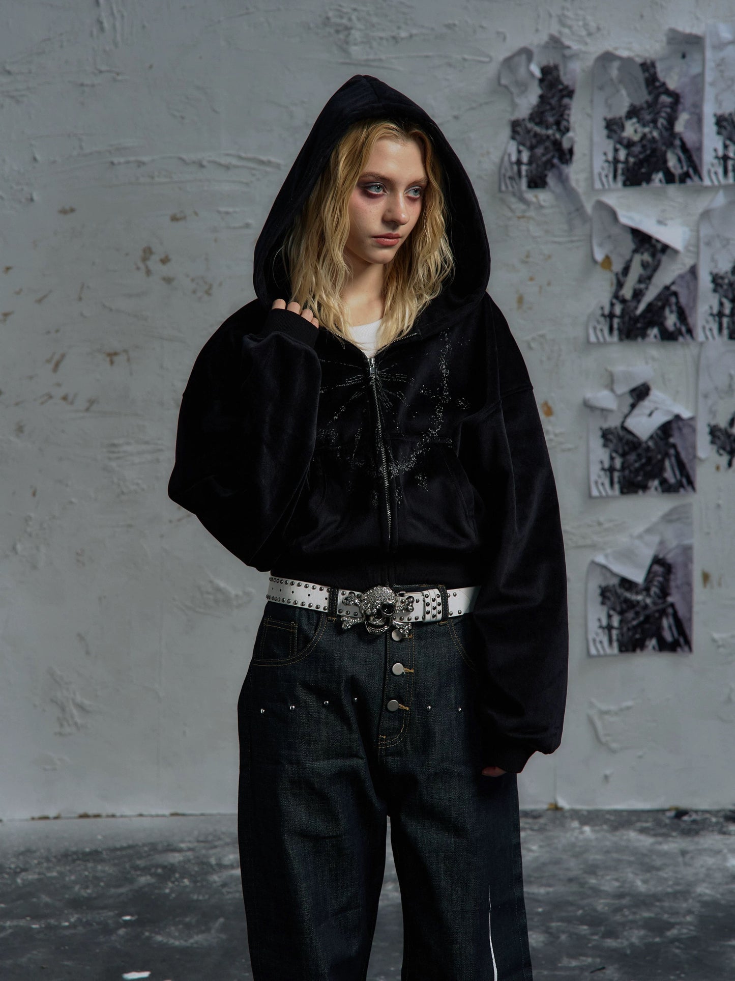 [PAIKI] Gothic Cropped Hoodie 2 Colour Ways