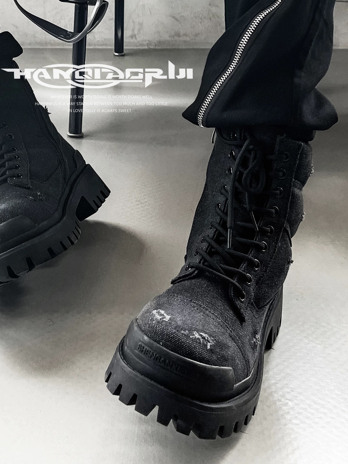 [HANQIAORIJI] Retro Hole-Worn Soled Boots